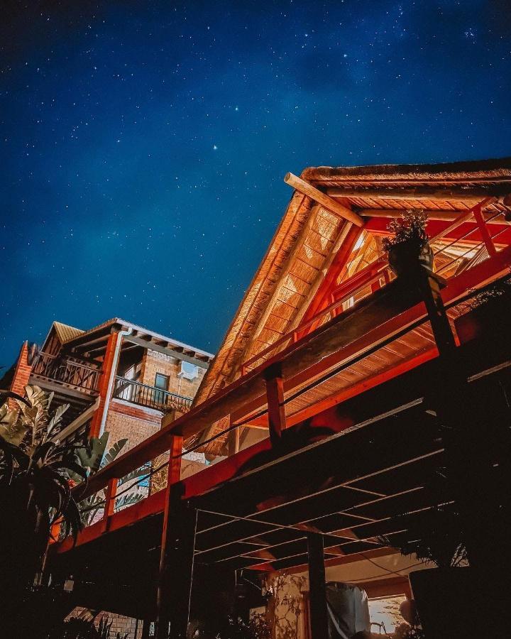 Dreamland Beach House & Studios At Supertubes ジェフリーズ・ベイ エクステリア 写真